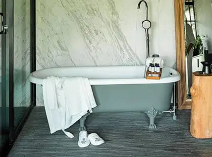 ROOM BATHTUB